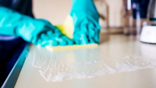 Window cleaning process for residential and commercial glass in Utton